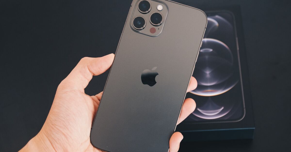 Thiết kế iPhone 12 Pro Max đen than chì có gì đặc biệt? Ai nên mua?