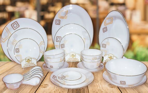 Thủy tinh ngọc là gì? 5 bộ bát đĩa cao cấp đẹp nhất giá từ 300k