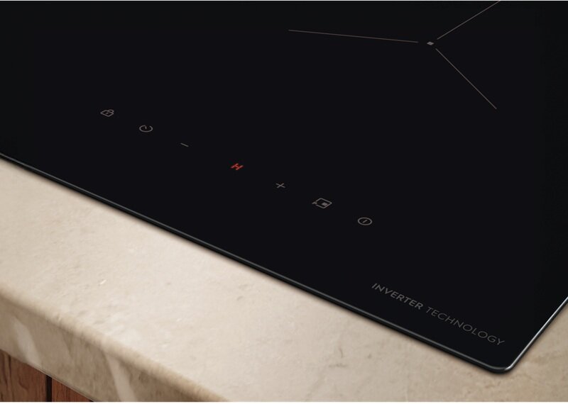 Bếp từ đôi Electrolux EHI7252BF bảng điều khiển