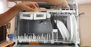 Tổng hợp 4 chất tẩy rửa cho máy rửa bát chuyên dụng