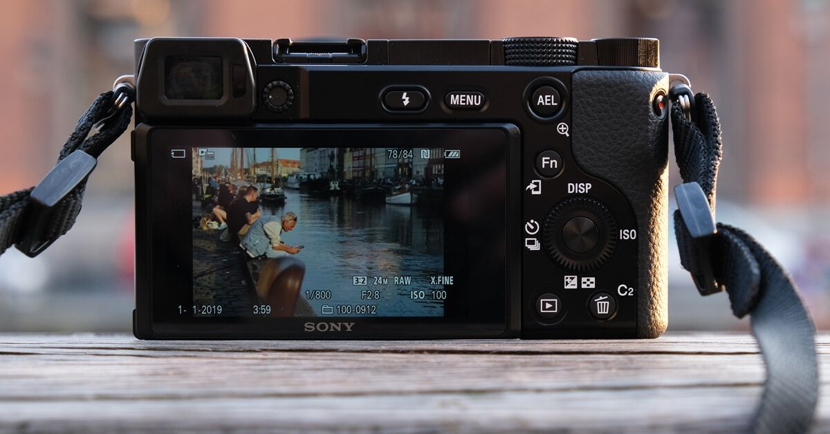 Tổng quan Sony A6100: Lựa chọn thay thế cho huyền thoại A6000