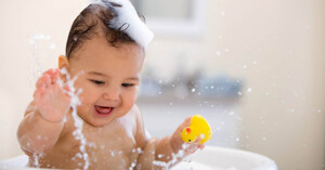 Top 10 dầu gội tốt cho trẻ sơ sinh không cay mắt, mùi màu nhân tạo