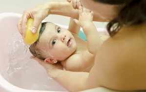 Top 10 sữa tắm gội cho bé 2-3 tuổi tốt nhất 2021 an toàn, trị khuẩn