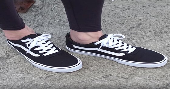 Top 4 đôi giày thể thao nữ màu đen bạn nên có trong tủ đồ