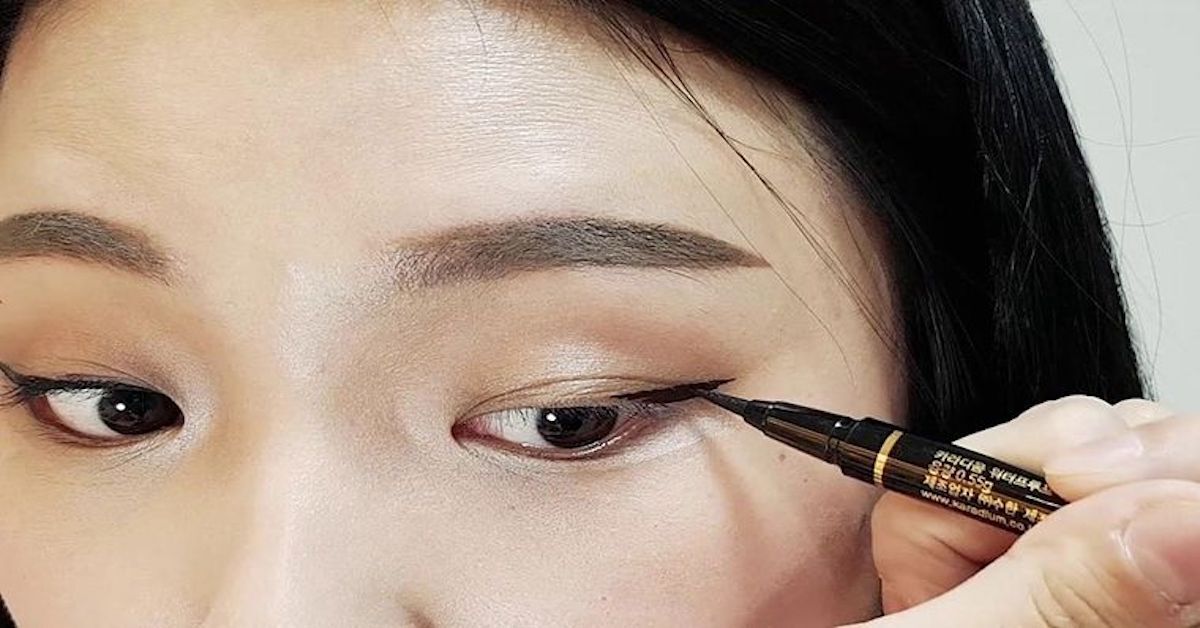 Top 5 bút kẻ mắt nước không lem không trôi đang được ưa chuộng hiện nay