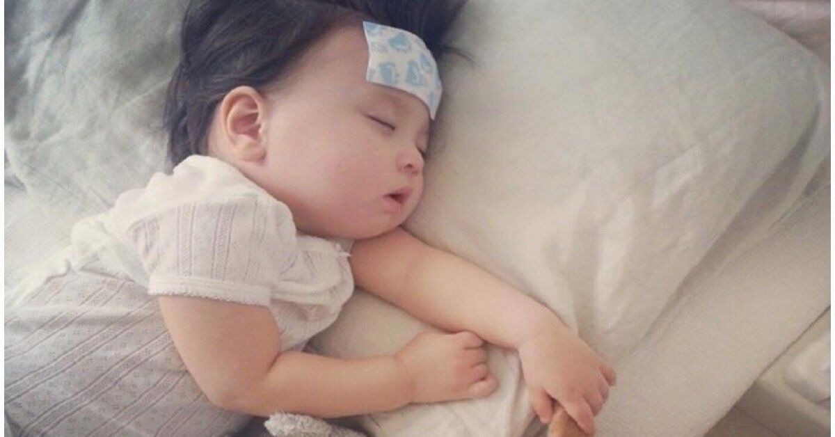 Top 8 loại miếng dán hạ sốt cho trẻ sơ sinh tốt nhất hiện nay