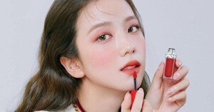 Truy lùng màu son kem Dior đỏ gạch siêu hot mà Jisoo diện