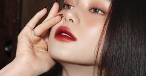 Truy lùng màu son môi hot: son kem Merzy M13 vỏ đen đỉnh cỡ nào?