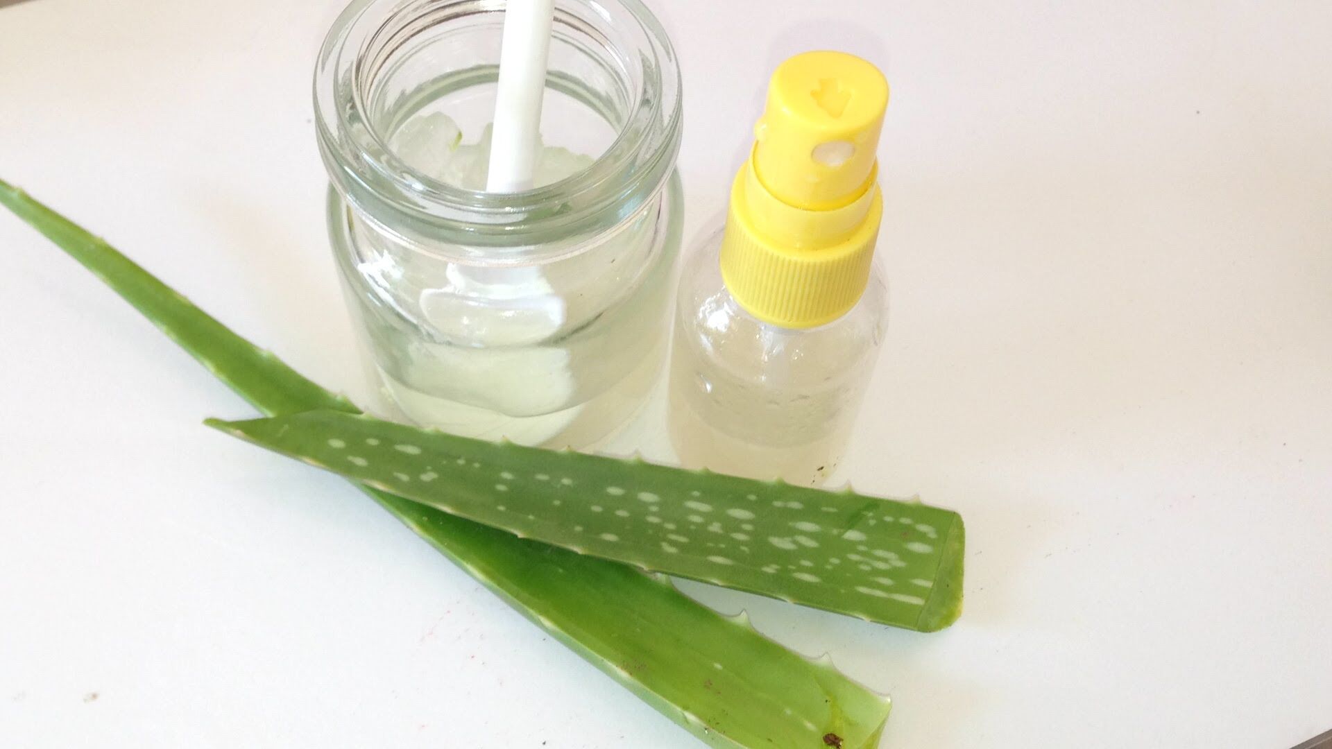 Tự làm xịt khoáng nha đam handmade cho da mịn mướt bóng khỏe tự nhiên