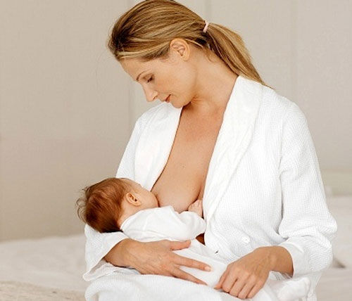 Tư thế cho bé bú "chuẩn" giúp mẹ thoải mái nhất