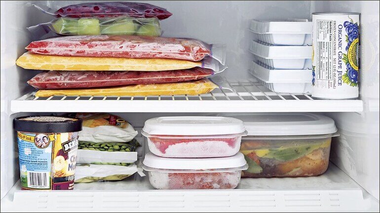 Sắp xếp lại thực phẩm vào trong các ngăn của tủ lạnh LG GN-M315BL