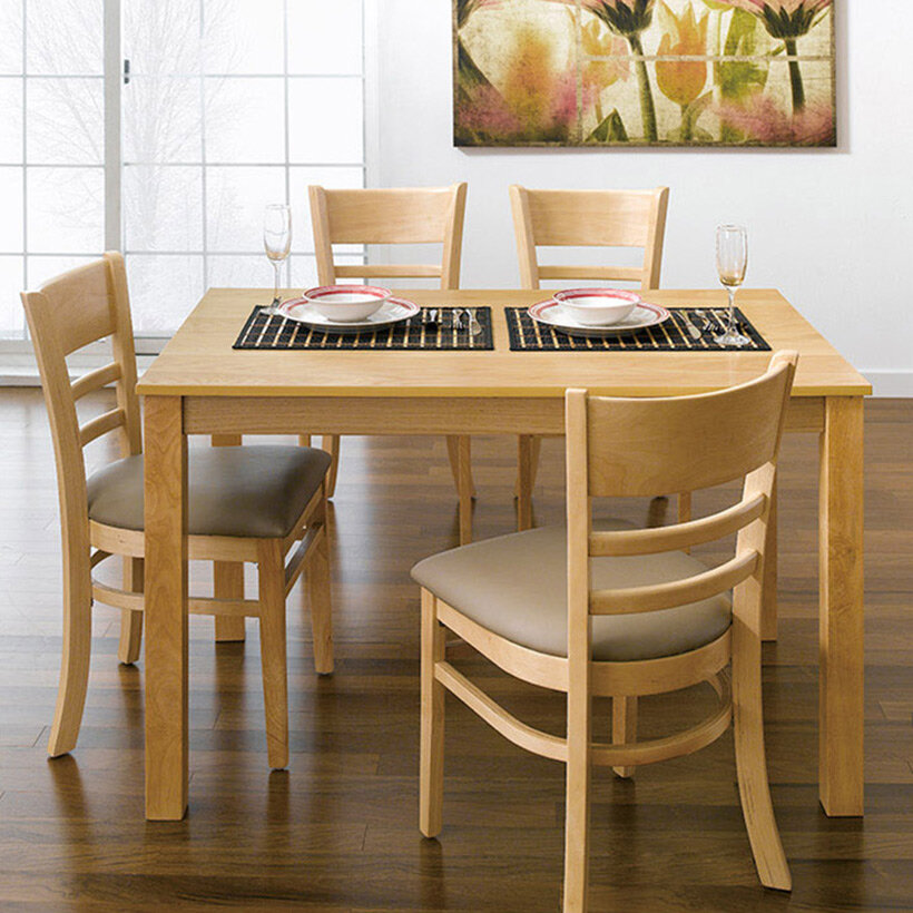 Bộ bàn ăn 4 ghế Ulsan có màu sắc tự nhiên, toát lên vẻ sang trọng, hiện đại
