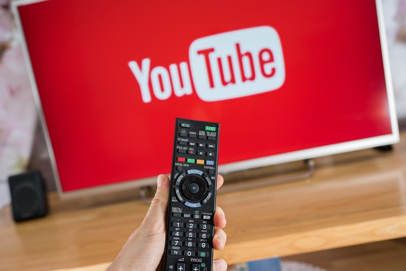 Hãy chắc chắn tivi đã được kết nối internet.