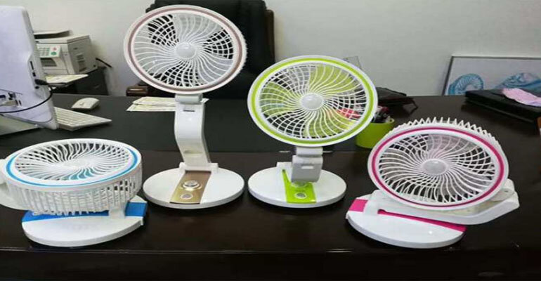 Quạt tích điện gấp gọn Folding Fan LR-2018 với mẫu mã phong phú và giá hấp dẫn Quạt tích điện gấp gọn
