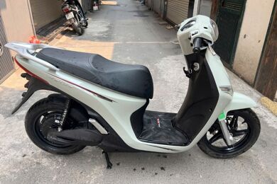 VinFast Feliz 2025 giá rẻ kỷ lục, pin đi gần 300 km/lần sạc