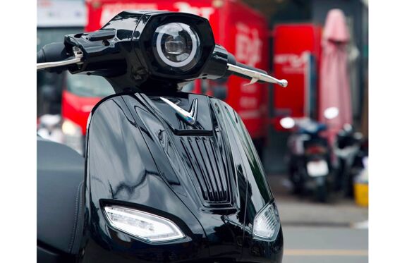 VinFast Kyo về đại lý, giá từ 28 triệu đồng, đổi pin linh hoạt đi tới 160 km/lần sạc