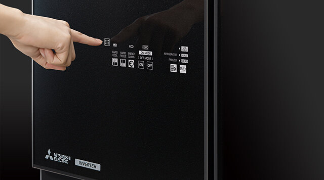 Bảng điều khiển tủ lạnh Mitsubishi MR-WXD70G cảm ứng chỉ với 1 lần chạm tay để thiết lập cài đặt