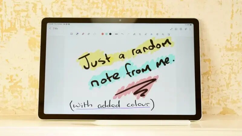 Bút S Pen sẽ giúp người dùng có trải nghiệm sử dụng trực quan hơn trên màn hình cảm ứng lớn của Galaxy Tab S9 Fe