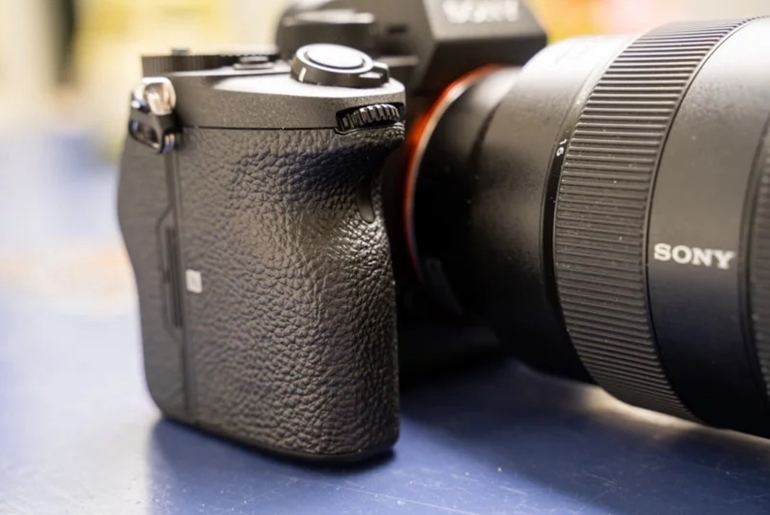 máy ảnh sony a7r iv