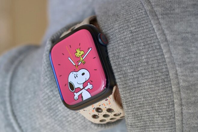 so sánh apple watch series 9 và series 8 màn hình