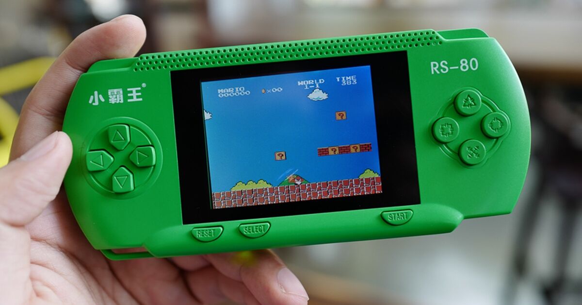 Xả stress với máy chơi game cầm tay trong Ngày Độc Thân