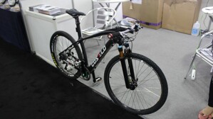 Xe đạp thông minh Cotlo Corvus có thể nhận biết khi có ô tô vượt sau