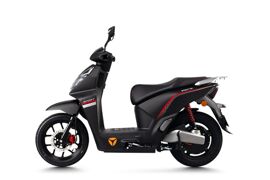 Xe máy điện mới đi tới 296 km/lần sạc, có màn hình TFT cùng định vị GPS với giá bán hợp lý