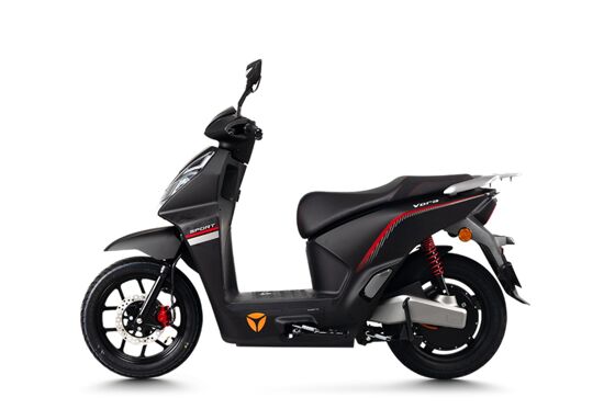 Xe máy điện mới đi tới 296 km/lần sạc, có màn hình TFT cùng định vị GPS với giá bán hợp lý