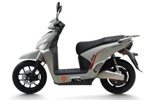 Xe máy điện mới tích hợp GPS, đi tới 280 km/lần sạc, giá mềm