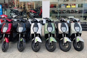Xe máy điện Nhật Bản có pin rời linh hoạt, giá chỉ từ 13,5 triệu đồng
