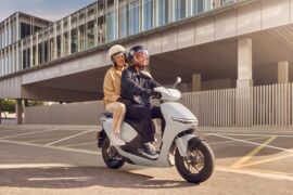 Xe máy điện Nhật Bản giảm giá hàng chục triệu đồng để tăng sức cạnh tranh