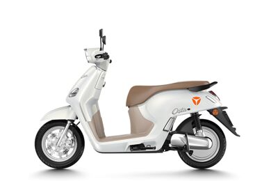 Xe máy điện phong cách Ý, đi tới 180 km/lần sạc, giá "mềm"