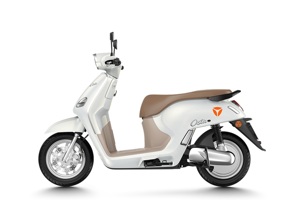 Xe máy điện phong cách Ý, đi tới 180 km/lần sạc, giá "mềm"