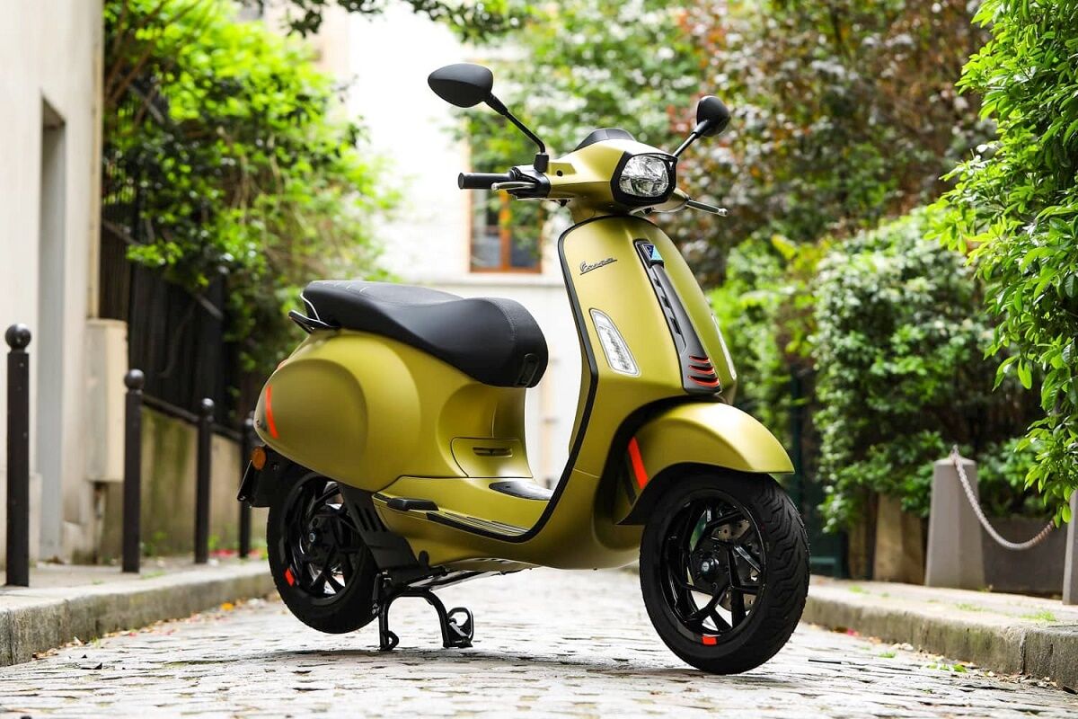 Xe máy điện Vespa Sprint S Elettrica 45 "đắt xắt ra miếng", thách thức cả Honda CUV e: