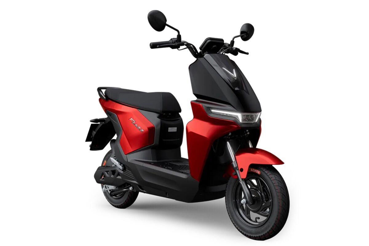 Xe máy điện VinFast Flazz không cần bằng lái, đi tới 135 km/lần sạc, giá hiện chỉ còn 14 triệu đồng