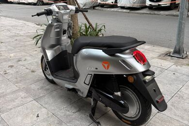 Xe máy điện Yadea Osta giảm tới 2,6 triệu đồng, pin trâu 181 km/lần sạc, nhiều trang bị hiện đại