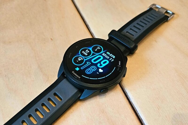 Đồng hồ thông minh Garmin Forerunner 165 - lựa chọn 