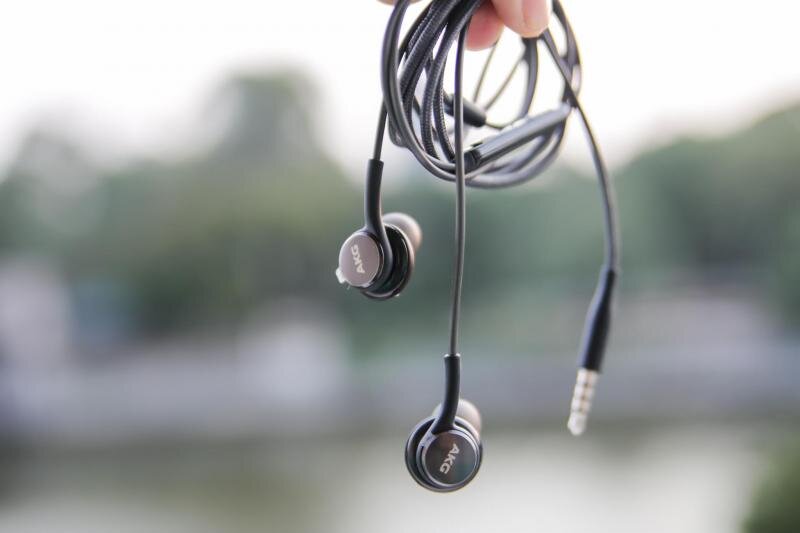 Mẫu tai nghe Earbud 