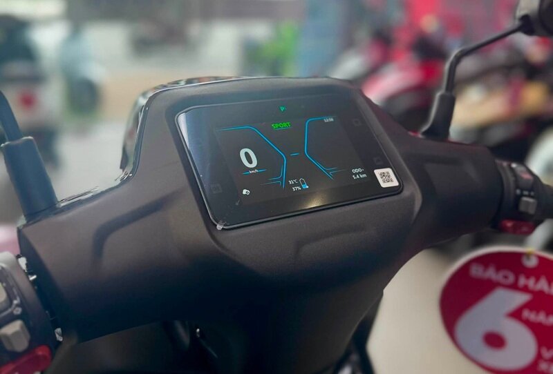 VinFast Kyo về đại lý, giá từ 28 triệu đồng, đổi pin linh hoạt đi 160 km/lần sạc