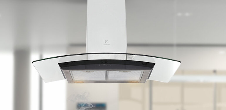 Máy hút mùi Electrolux efc936gar có thiết kế áp tường giúp tiết kiệm cho không gian căn bếp.