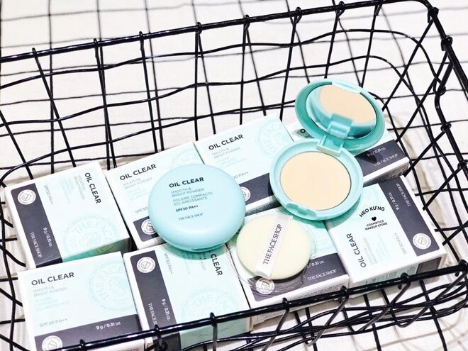 Phấn phủ The Face Shop: Oil Clear Blotting Pact.