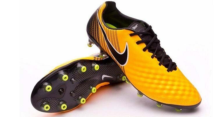 Giày đá bóng Nike Magista Opus thích hợp cho trung vệ và tiền vệ