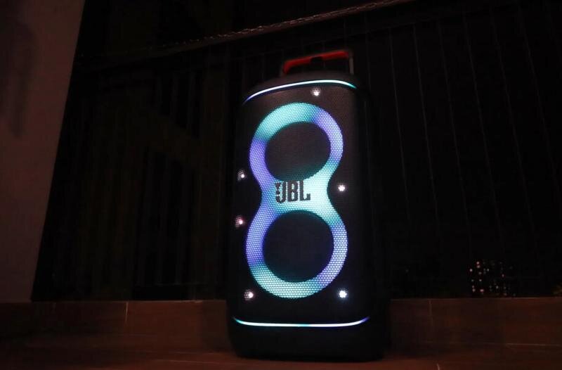 Loa JBL PartyBox 520 mạnh mẽ và di động, sẵn sàng cho các sự kiện lớn
