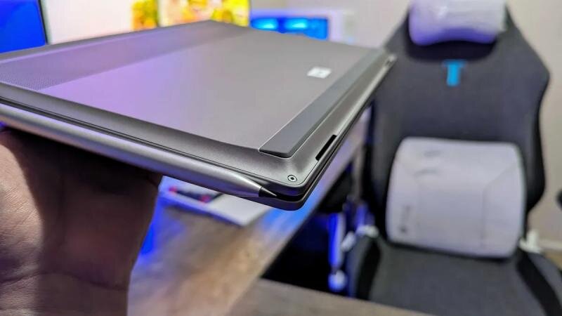 HP OmniBook X Flip 14 (2025) có khả năng xoay gập linh hoạt, làm việc hiệu quả và đáng tin cậy