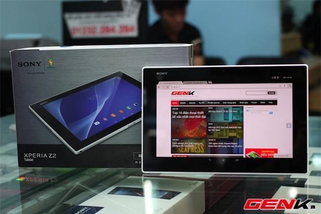 Mở hộp máy tính bảng Xperia Z2 Tablet tại Việt Nam