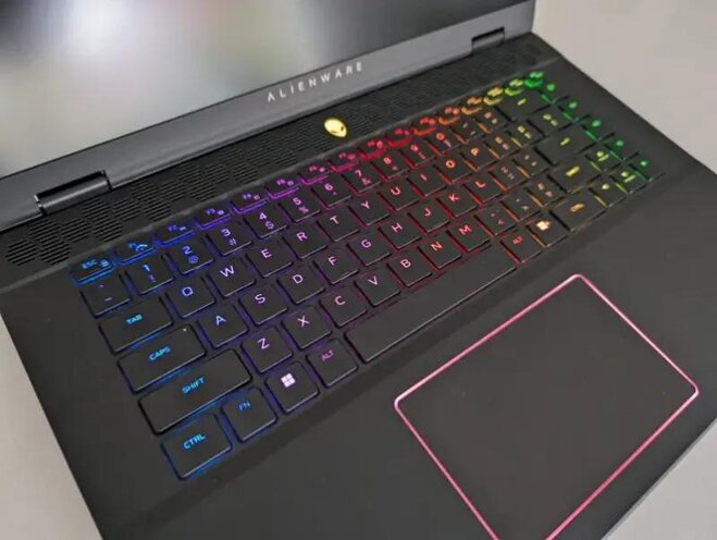 Dell Alienware m16 R2 2024: Hiệu suất tuyệt vời, tính di động cao, giá cả hợp lý!