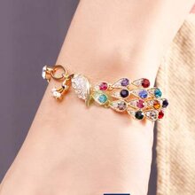 Lắc tay đính đá hình con công