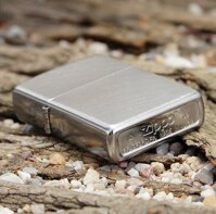 Bật lửa Zippo 24647 Chrome xước vân cong