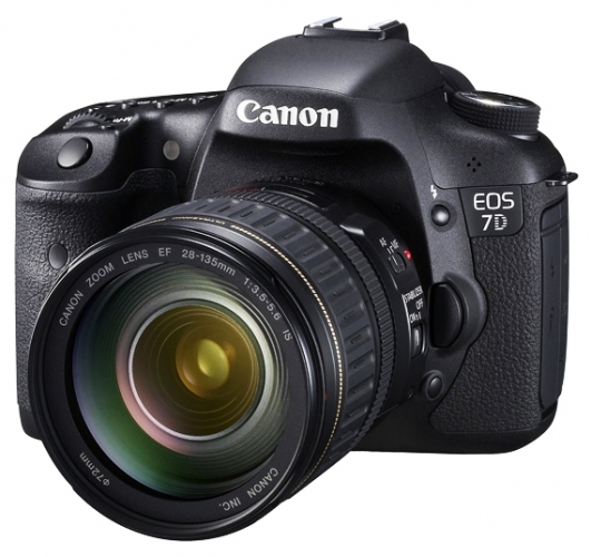 Máy ảnh DSLR Canon EOS 7D - 18 MP, EF-S 18-135mm F3.5-5.6 IS USM