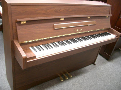 Đàn Piano Yamaha MC101